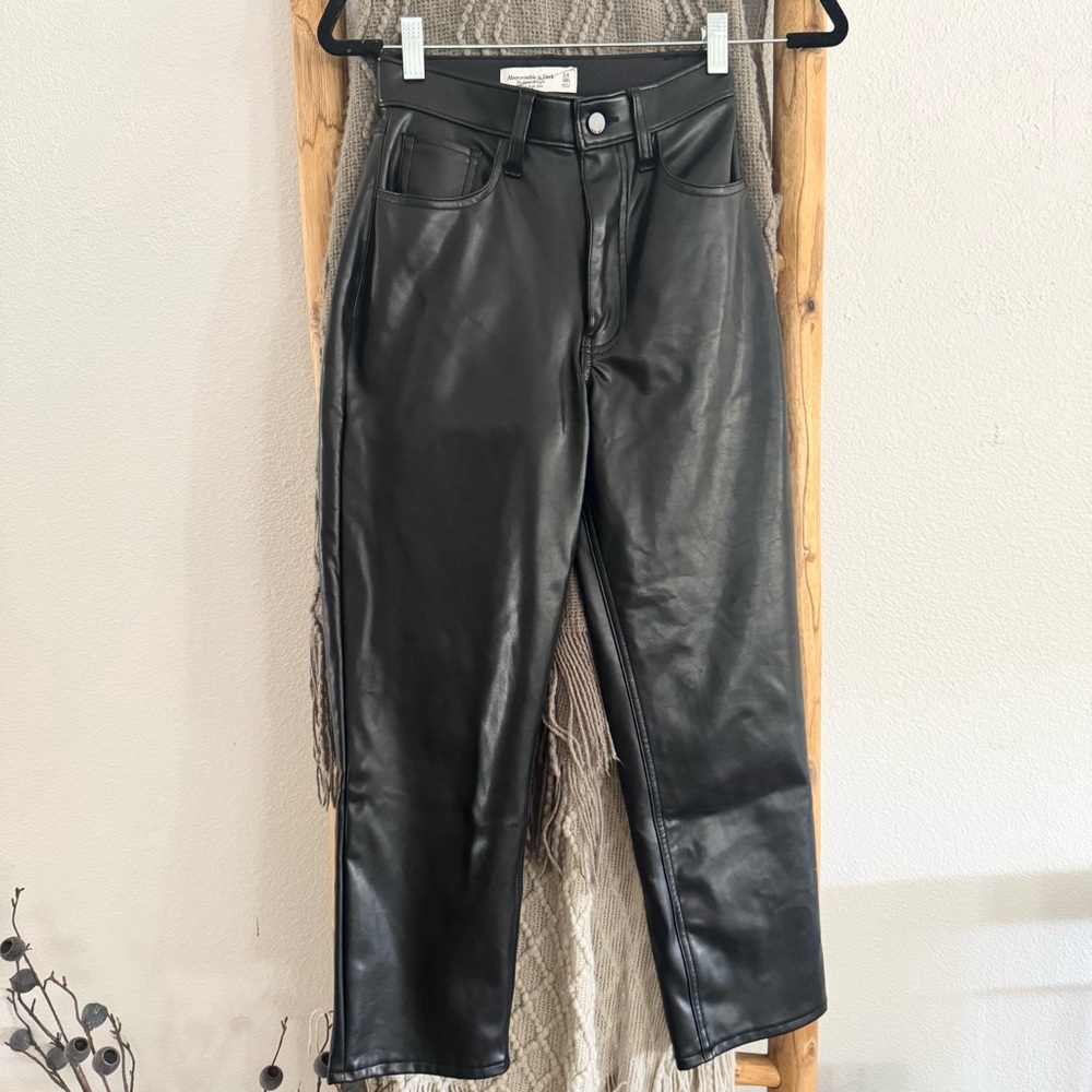 Abercrombie & Fitch Ultra High Rise Vegan Leather Ankle Straight Pant Size 24